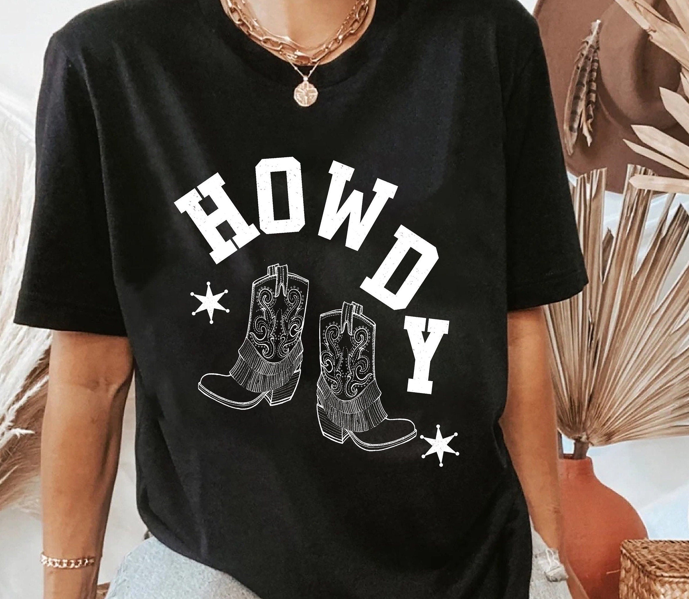 Howdy T-Shirt Yeehaw Shirt Howdy Sweatshirt Rodeo Bachelorette Western Graphic Tee Cowgirl Bachelorette Howdy Tee Nashville Girls Trip