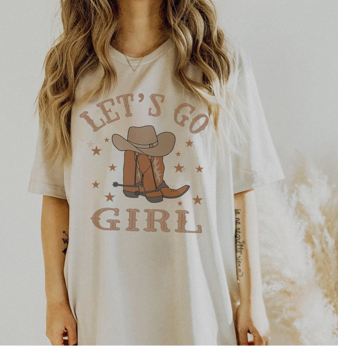 Let’S Go Girls Graphic Tee, Let’S Go Girls T-Shirt, Retro Graphic Tee, Gifts For Her, Gift, Bachelorette Bridal Party Shirts,Girls Trip Gift